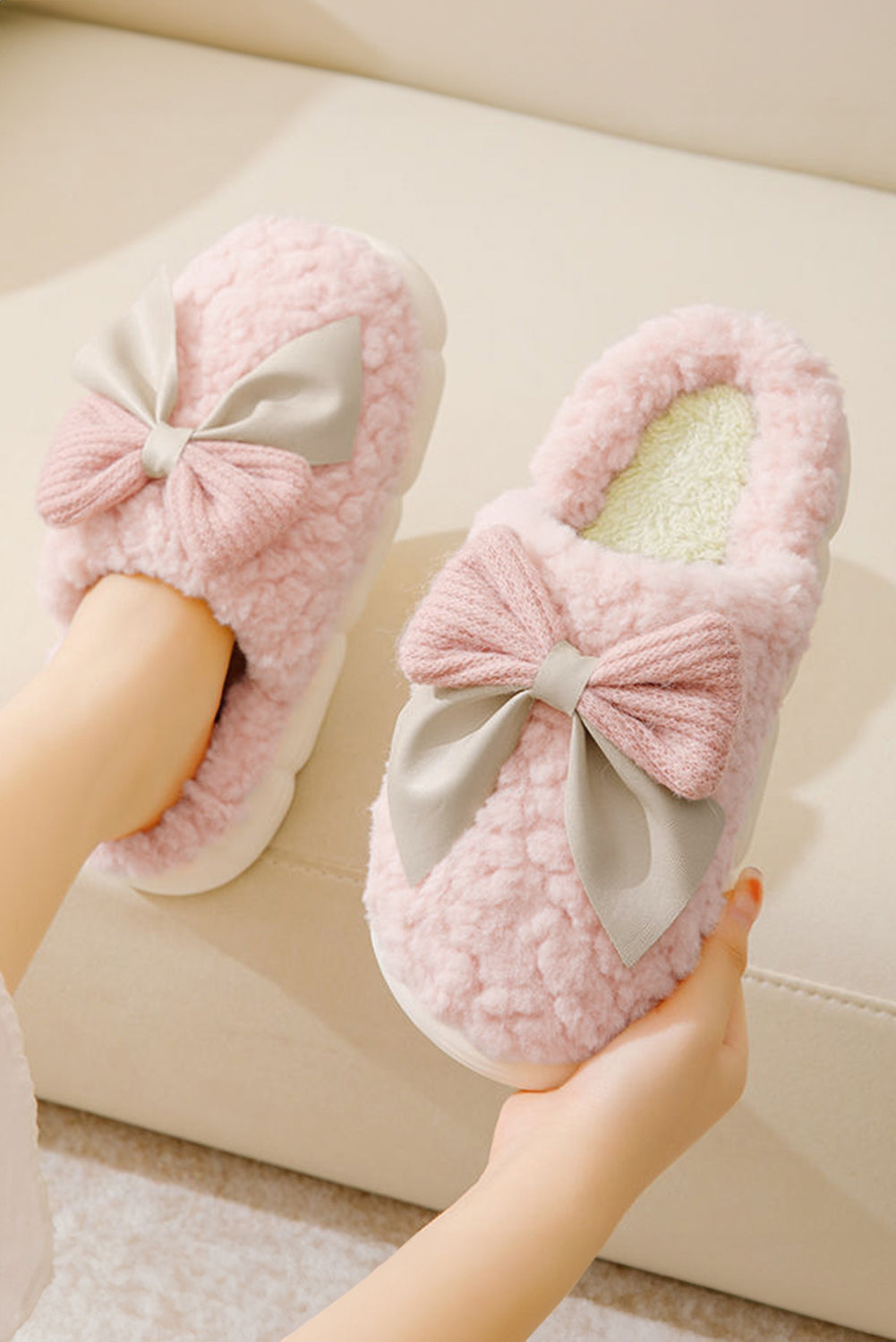 White Contrast Bowknot Applique Plush Winter Slippers