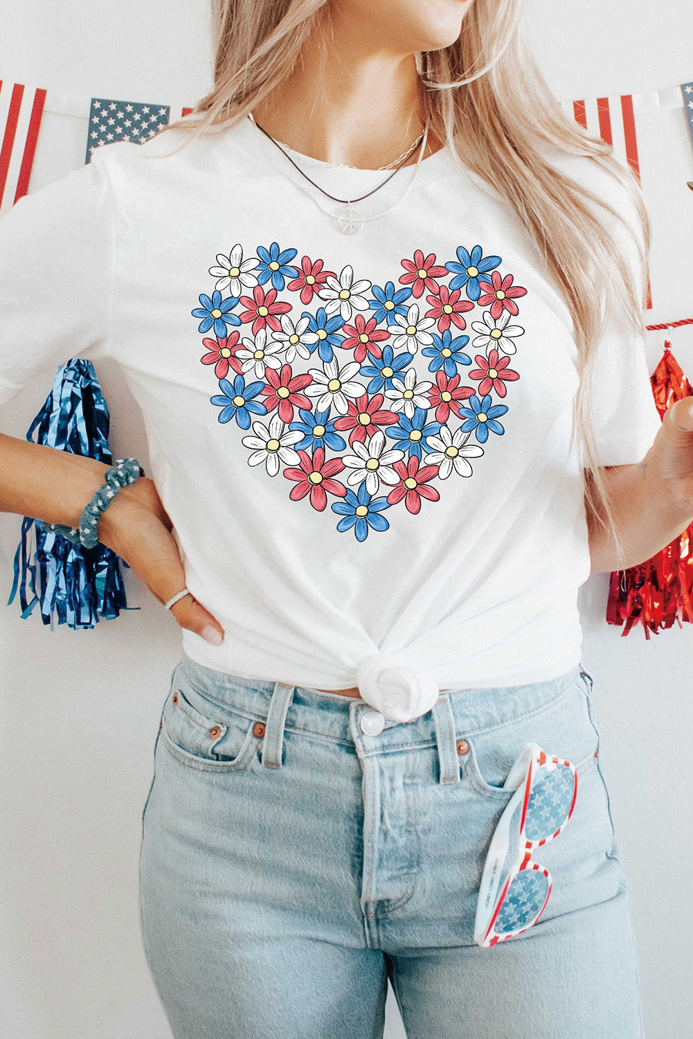 White Daisy Heart Shape Graphic Crew Neck T Shirt