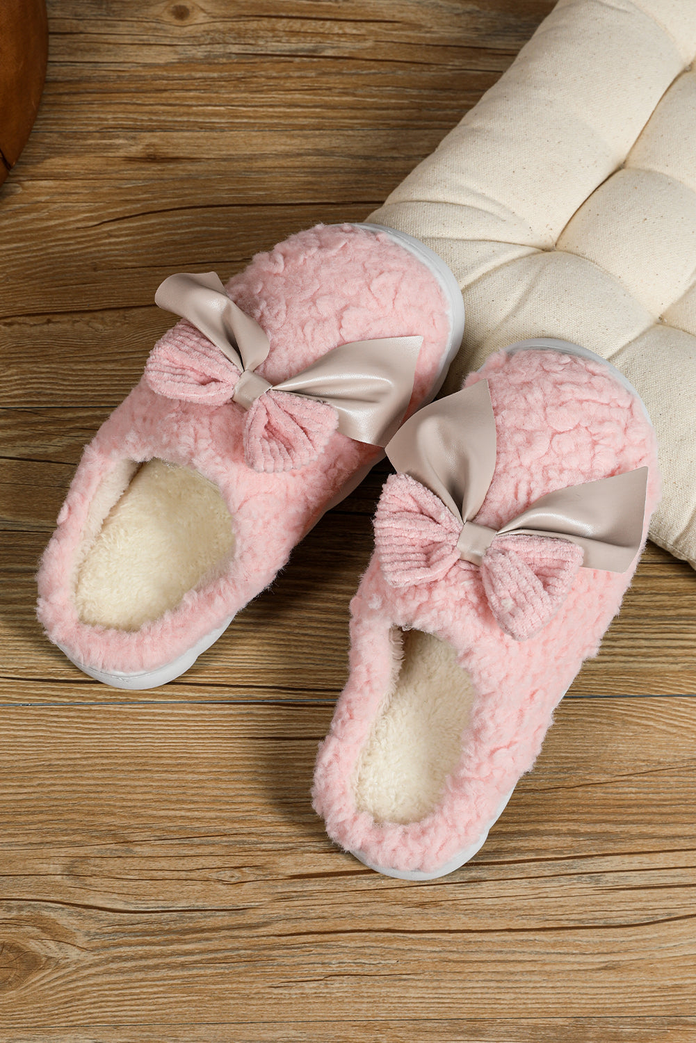 White Contrast Bowknot Applique Plush Winter Slippers