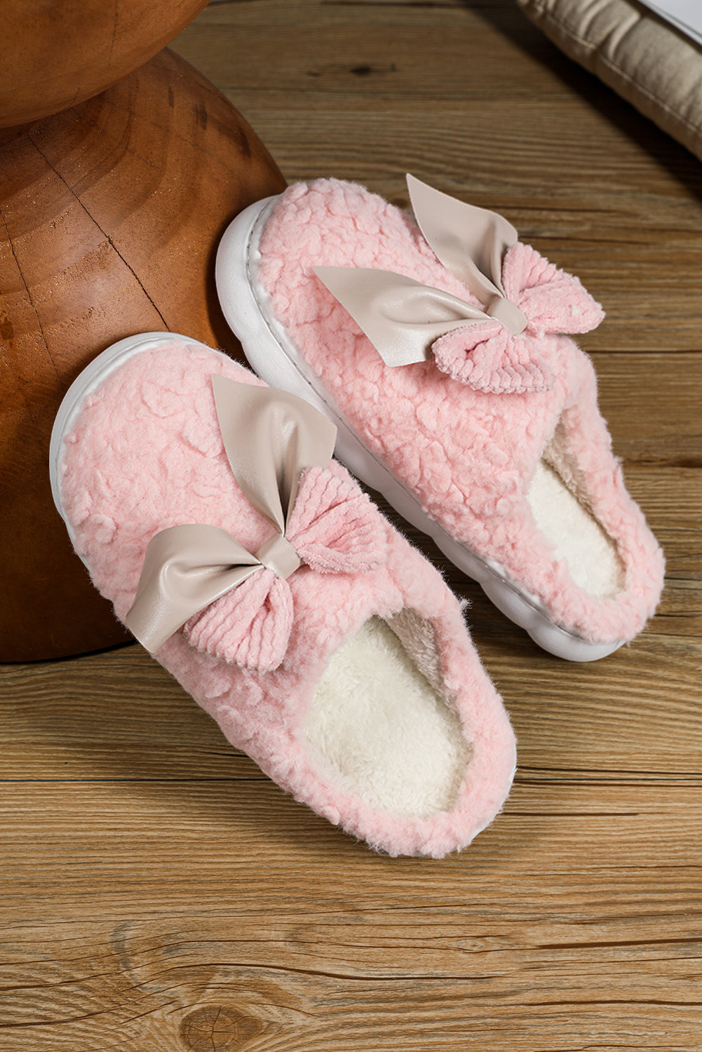 White Contrast Bowknot Applique Plush Winter Slippers